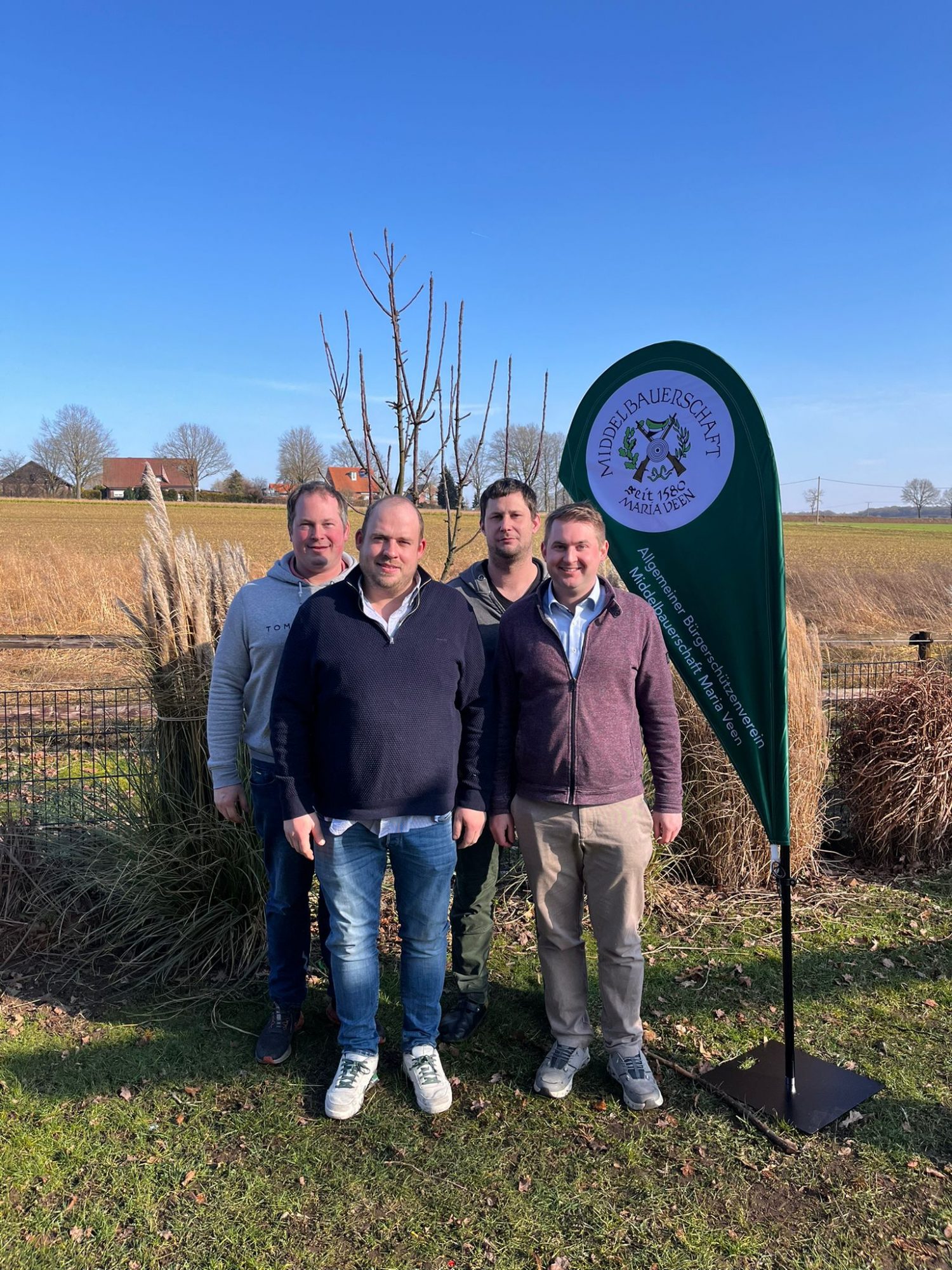 vorne links Oberst Daniel Hensel, rechts Major Henning Inholte, hinten links Adjutant des Oberst, Florian Denne und Adjutant des Major Hendrick Löbbing